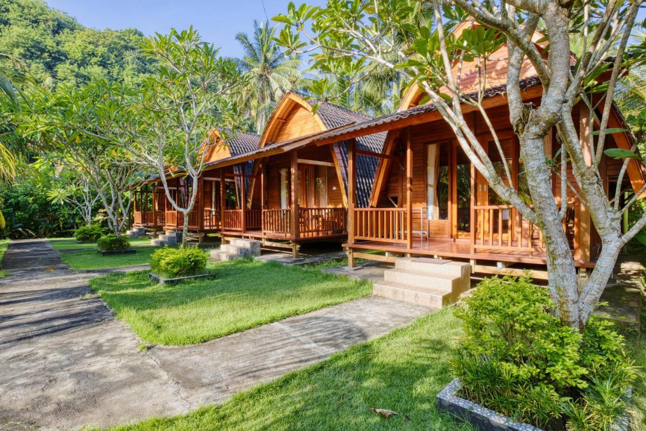 Puri Yalus Bungalow Toyapakeh Exterior foto
