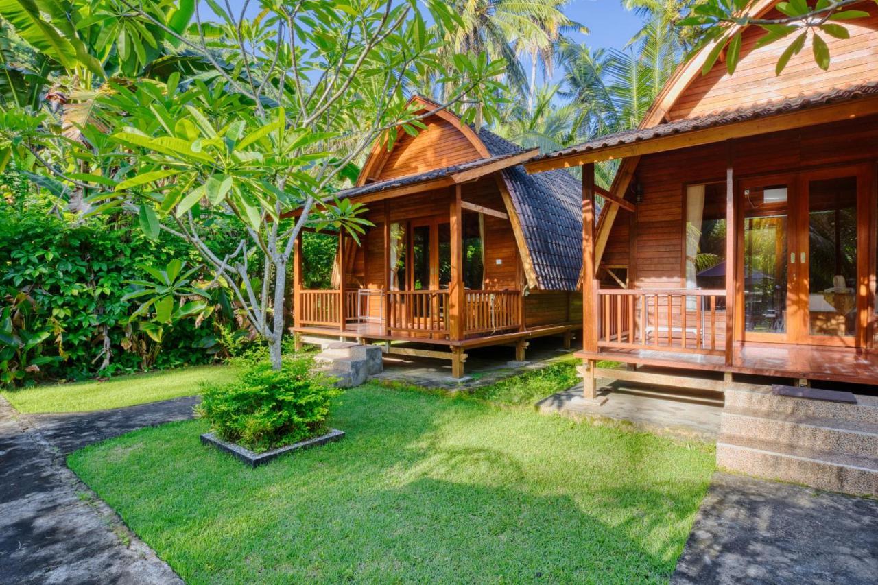 Puri Yalus Bungalow Toyapakeh Exterior foto