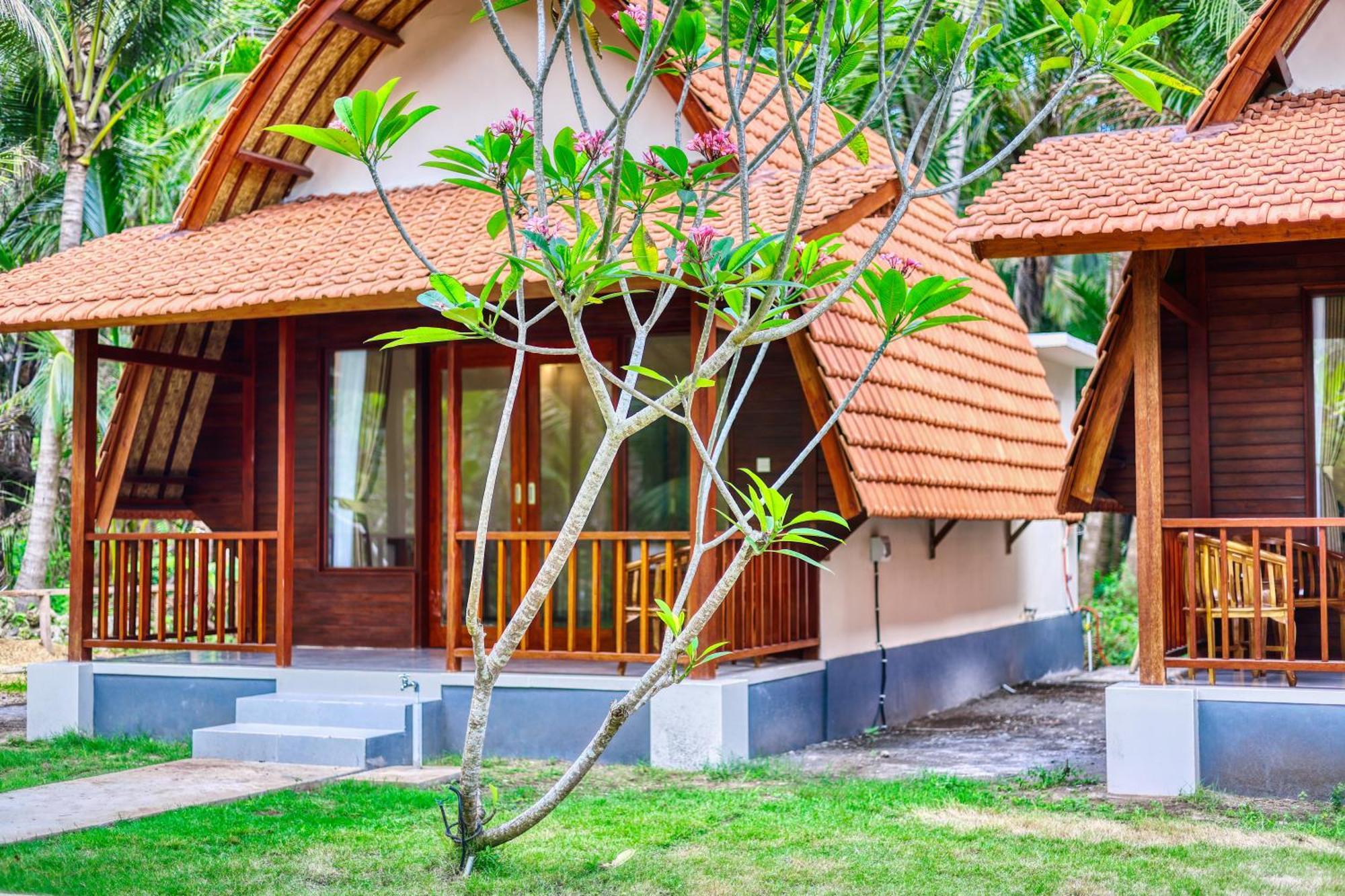 Puri Yalus Bungalow Toyapakeh Exterior foto