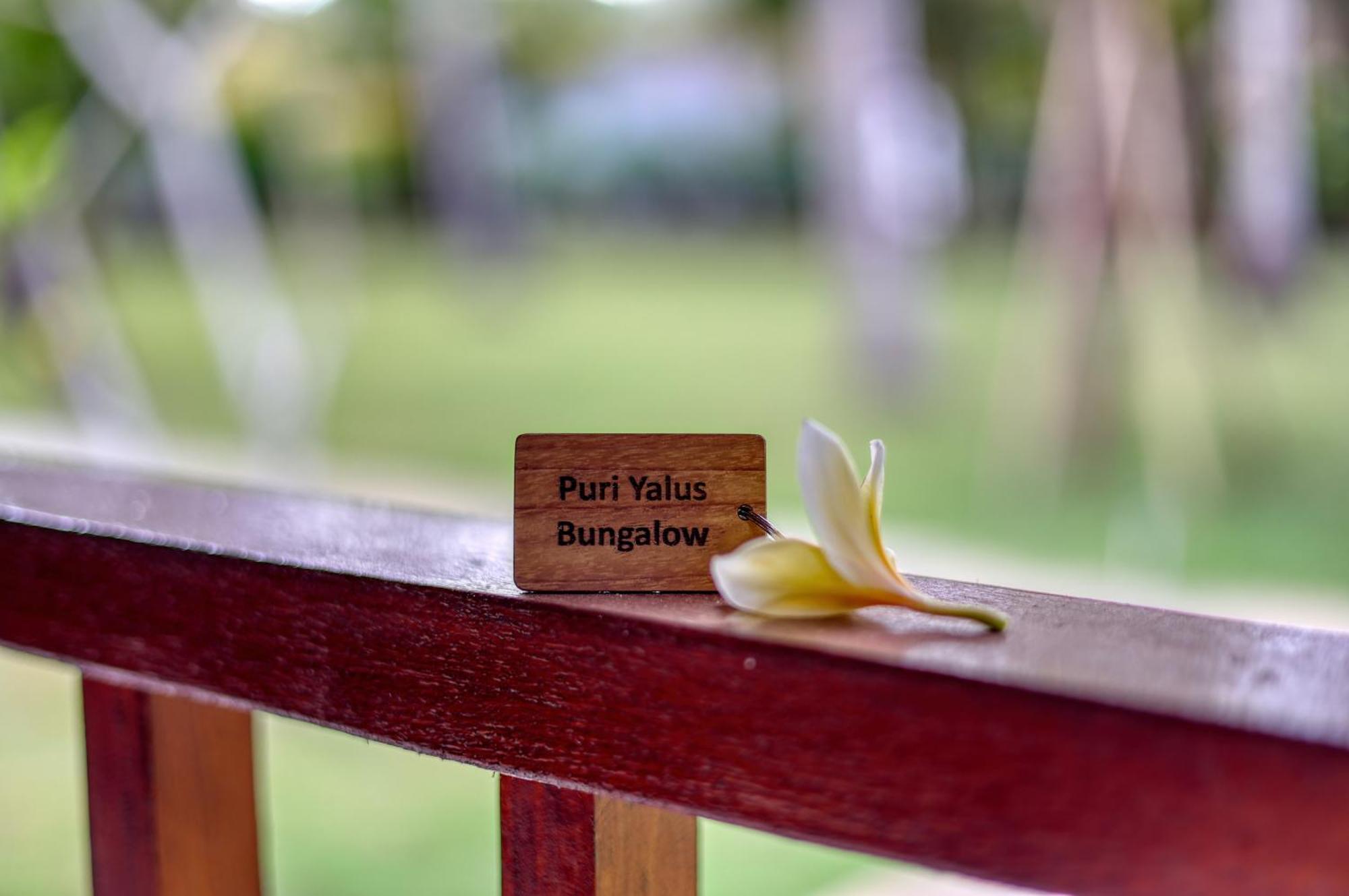 Puri Yalus Bungalow Toyapakeh Exterior foto